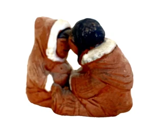 Ella Canada Man & Woman Aboriginal Eskimo Inuit Figurine Kissing Couple - Picture 1 of 9