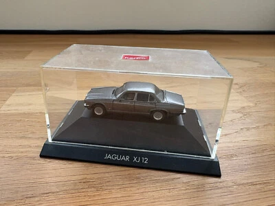 Herpa Jaguar XJ 12 1:87 in Acrylvitrine - Bild 1 von 2