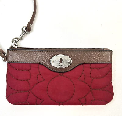 Muñequera/cartera #FOSSIL Key por acolchado marrón/rojo con cremallera superior Foto 1 de 4