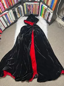 CAPPOTTO VELLUTO MANTELLO REVERSIBILE NERO E ROSSO COLLEZIONE PIRAMIDE - Foto 1 di 6