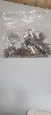 Cortacésped Lawn-Boy Modelo 6277 Tornillos de tuerca Misceláneos Piezas pequeñas Foto 1 de 3