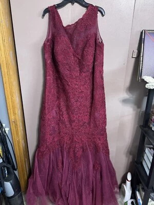 Vestido largo de encaje floral Dave & Johnny Foto 1 de 3