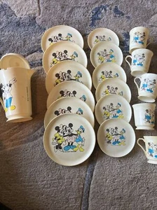 Platillos de tazas de plástico vintage de Walt Disney Productions MICKEy Minnie Donald - Imagen 1 de 8