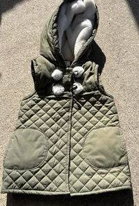 Aspen Kinder Steppweste mit Kapuze und Kunstfellfutter olivgrün Größe 12 Monate - Bild 1 von 1