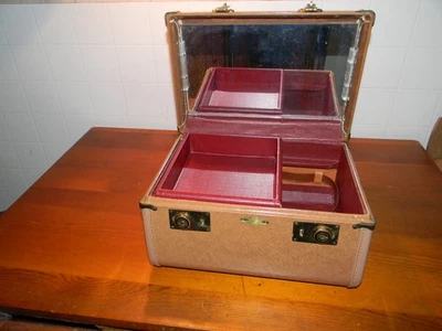 VINTAGE HARD SHELL OVERNIGHT CASE MAKEUP TRAIN MCM TOILETRY  SHORT TRIP  EMPIRE - Image 1 of 4