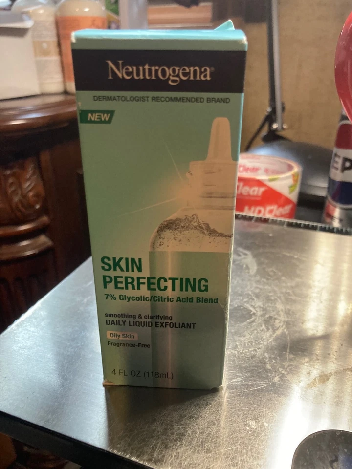 Neutrogena Skin Perfecting Daily Liquid Facial Exfoliant with 7% Glycolic (M4) - Image 1 of 2