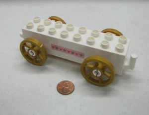 Vintage Lego Duplo WHEEL BASE PRINCESS CARRIAGE VEHICLE White w/ Gold Wheels - Picture 1 of 3