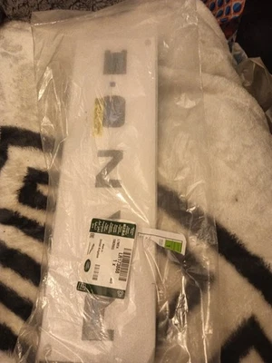 Задняя табличка с именем Land Rover Range Rover Velar Dark Atlas «RANGE» LR173888 - Изображение 1 из 4