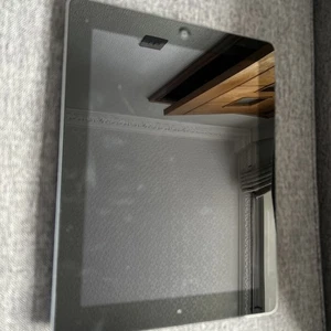 Apple iPad 4 A1460 9.7'' 32GB 5MP Camera iOS Tablet Black / Silver - Picture 1 of 2