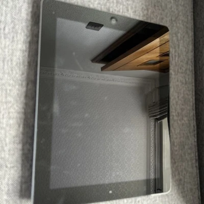 Apple iPad 4 A1460 9.7'' 32GB 5MP Camera iOS Tablet Black / Silver  - Image 1 of 2