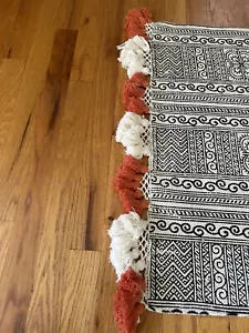 Boho Boden Tuch Teppich schwarz Design orange und cremefarben weiß Quasten Baumwolle 27x51 - Bild 1 von 11