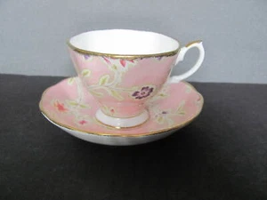 ROYAL ALBERT ENGLAND FINE BONE CHINA VINTAGE FLORALS BLUSH CUP & SAUCER - Picture 1 of 7