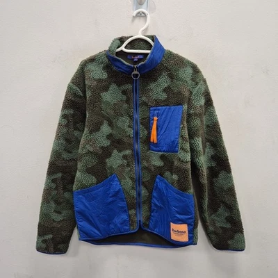 Chaqueta de camuflaje Barbour X Asos Teddy cálida pila polar cremallera completa verde pequeña Foto 1 de 4