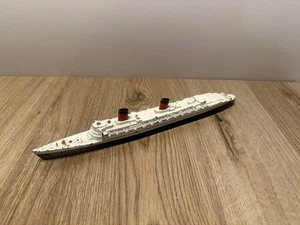 Triang Minic Ship M.702 RMS Queen Elizabeth - Picture 1 of 14