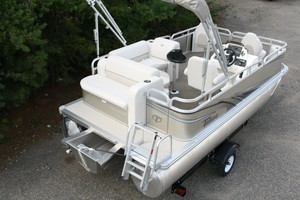 New 16 ft  pontoon boat with 25  hp and trailer   