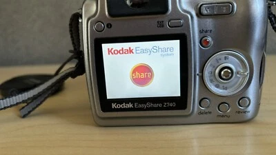 Kodak EasyShare Z740 5.0MP Silver Digital Camera (AA powered) With Camera Case - Image 1 of 4