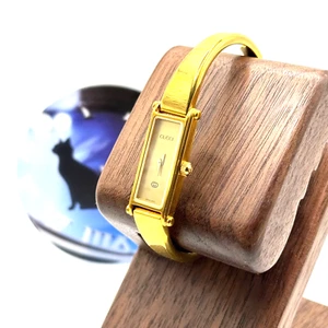 Reloj brazalete de cuarzo Gucci 1500L esfera dorada para mujer hecho en Suiza batería nueva en stock - Imagen 1 de 10