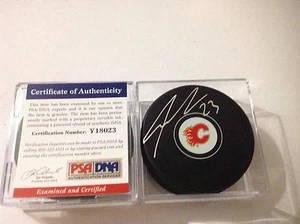 Sean Monahan Signed Calgary Flames Hockey Puck PSA DNA COA Autographed e - Picture 1 of 3