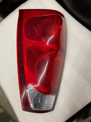 2002-2006 Chevrolet Avalanche left drivers tail light assembly OEM 02 03 04 05 Foto 1 de 4