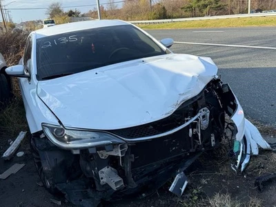 Proyector halógeno faro pasajero derecho con bisel cromado Chrysler 200 2015-2017 Foto 1 de 4