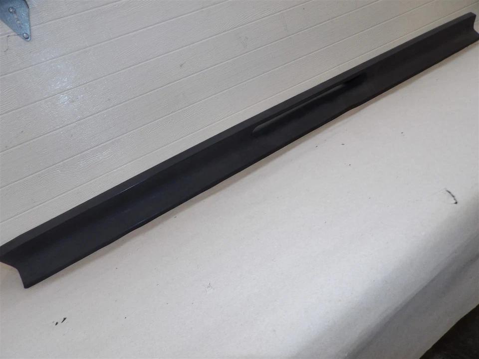 Ford Escort GT 1981-1985 hatchback trasero alerón aleta OEM - faltan 2 tacos Foto 1 de 4