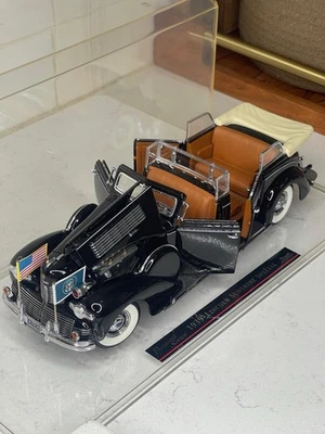 1939 CADILLAC V-16 PRESIDENTIAL LIMOUSINE 1:24 SCALE BY ROAD - Image 1 of 4