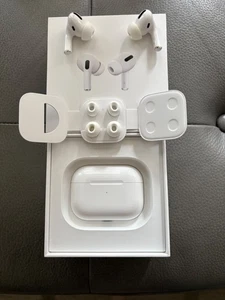 Apple AirPods Pro 2nd Generation Ear Buds with Wireless Charging Case **MINT** - Photo 1 sur 2