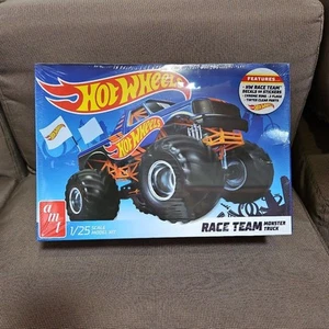 Amt Hot Wheels Monster Truck Plastic Model 1/25 - Picture 1 of 3