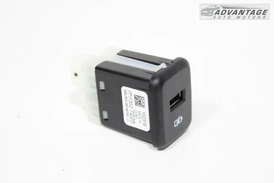 2018-2021 CHEVROLET TRAVERSE TRUNK QUARTER RIGHT AUX JACK USB CHARGER PORT OEM - Image 1 of 4