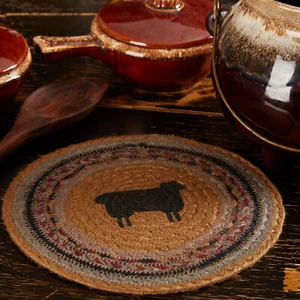 Trivet de yute redondo de 8" Heritage Farms marcas rústicas de VHC de yute de ovejas - Imagen 1 de 5