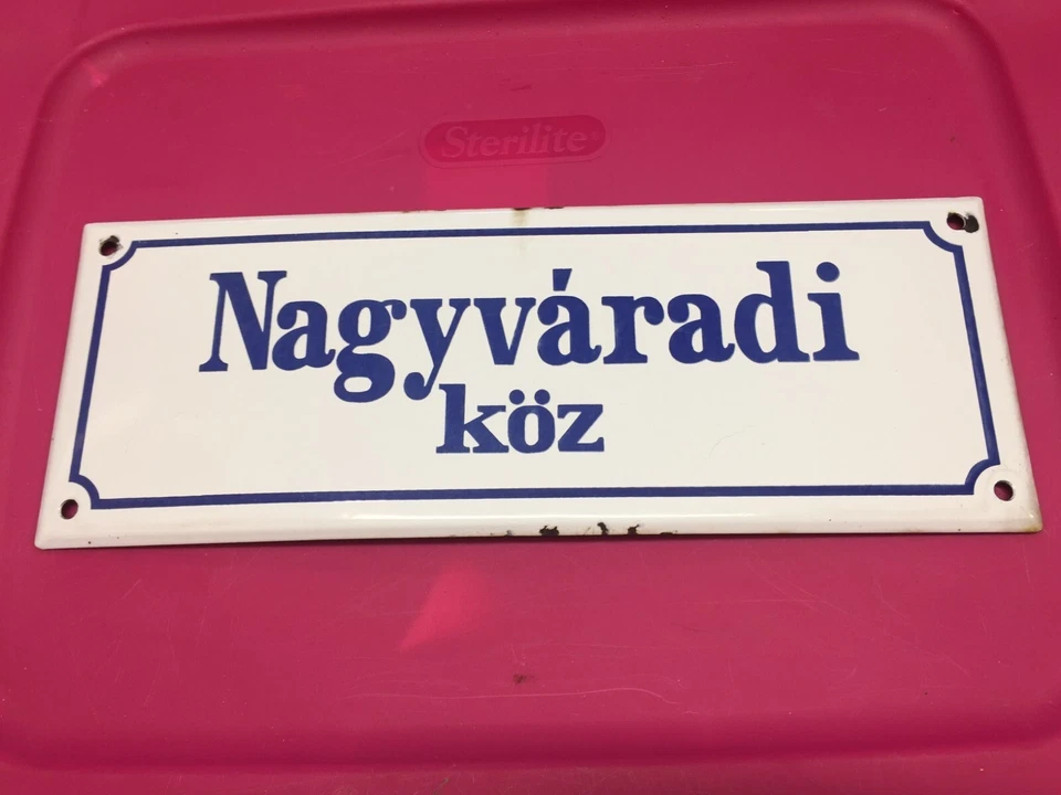 Letrero de calle vintage de metal esmaltado Nagyvaradi Koz Foto 1 de 1
