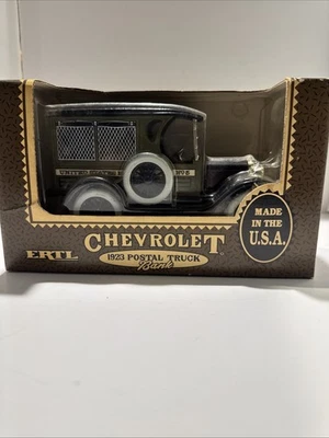 V4-37 ERTL МАСШТАБ 1:25 ЛИТАЯ БАНКА - 1923 ПОЧТОВЫЙ ГРУЗОВИК - NIB - CHEVY US MAIL - Изображение 1 из 4