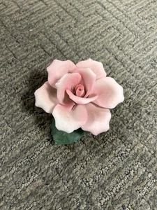 Antigua Estatuilla Flor Rosas Rosa Pintada a Mano Hecha a Mano Capodimonte Italia - Imagen 1 de 2