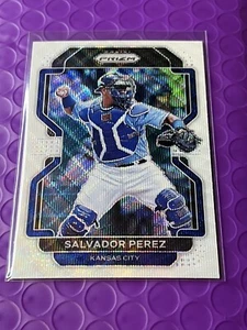 2022 Panini Prizm Tier III White Wave Prizm #253 Salvador Perez Royals - Picture 1 of 2