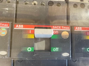 1 X Disyuntor ABB SACE TMAX T1N 100A T1N100TL 3 polos - Imagen 1 de 4