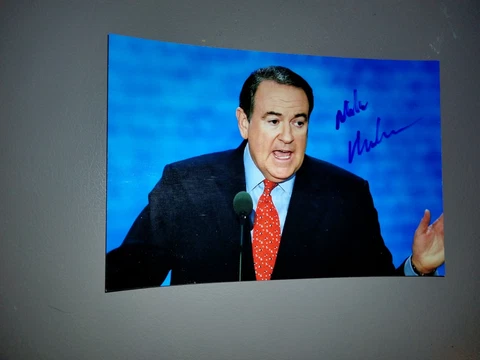 Governor Mike Huckabee autographed 4x6 photo Cover