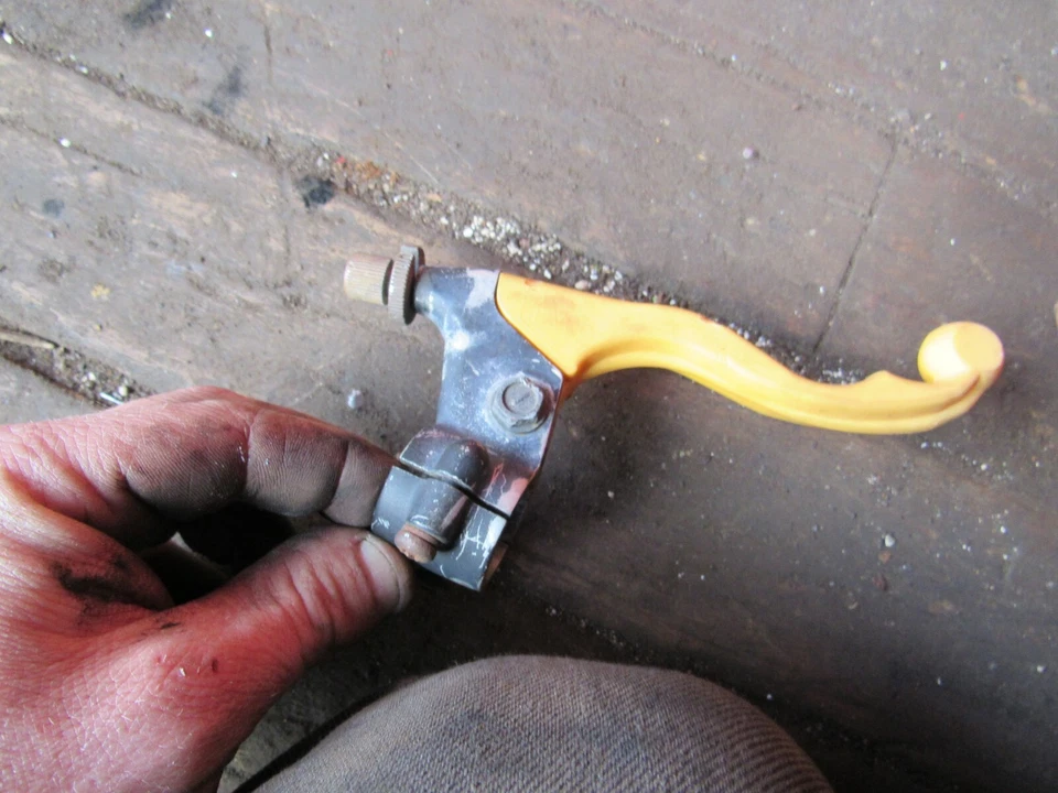 Yamaha it200 1984 soporte palanca percha freno delantero Foto 1 de 1