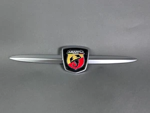 NEU&ORIG Abarth 500 595 Turismo Emblem Logo Badge Modellzeichen Satin Leiste - Picture 1 of 3