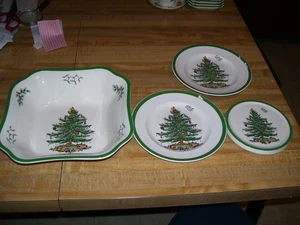 Lot of Spode Christmas Tree Dishes Serving Bowl Plates & Trivet England - Picture 1 of 7