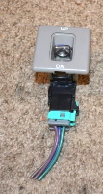 1994-1996 CHEVROLET IMPALA SS REAR POWER WINDOW SWITCH DRIVER REAR 1 BAD TAB!!!! - Image 1 of 4