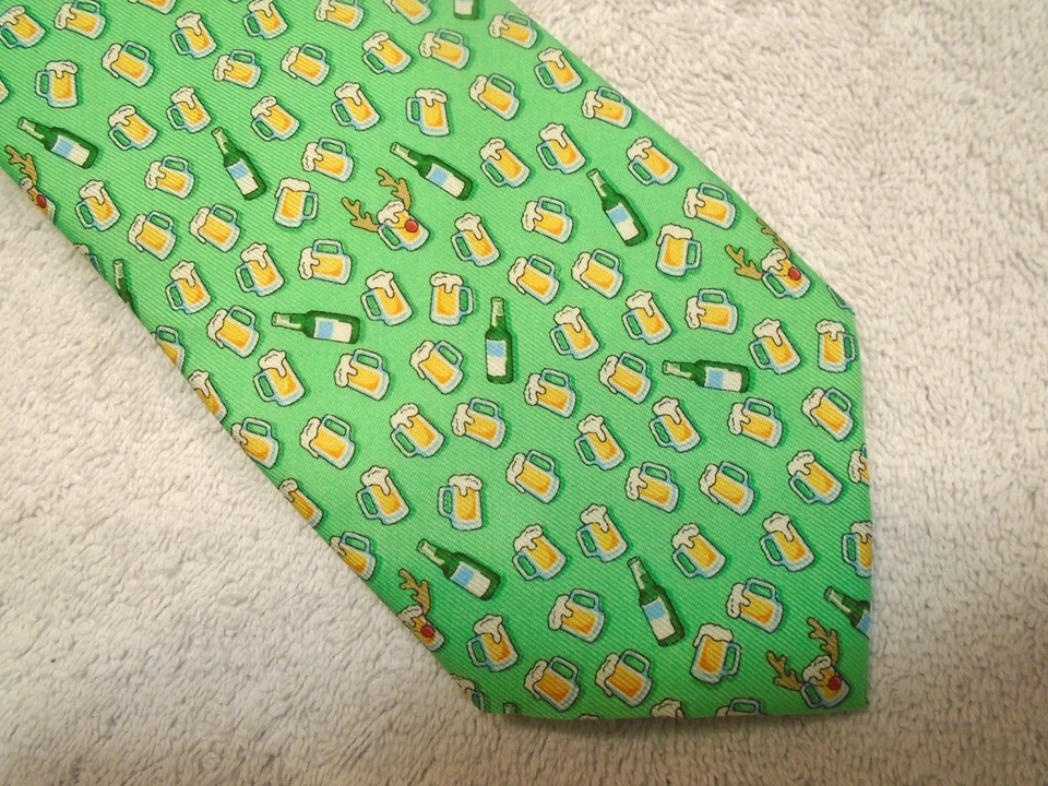 Vineyard Vines Christmas Holiday Red Nosed Reinbeer Beer USA 100 Silk Tie