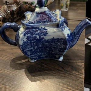 Vintage Porcelain Blue and white Tea Pot Victoria Ware Ironstone - Picture 1 of 10
