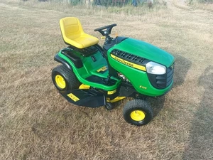 John Deere X126 ride on mower - Picture 1 of 6