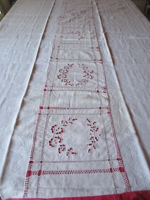 Nappe N°300 damassé broderies volant rose 176 x 222 cm  bon état - Photo 1/4