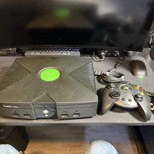 Microsoft Xbox Launch Edition 8GB Home Console - Black - Picture 1 of 8