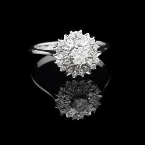 GÄNSEBLÜMCHEN RING AUS 18 KT 750 WEISSGOLD BRILLANTEN 0,49 CT NATUR - Bild 1 von 7