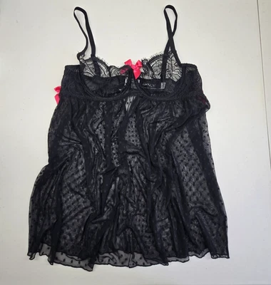 Ropa de dormir grande negra a lunares Adore Me para mujer Negligee encaje transparente con aros Foto 1 de 4