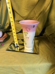 Fenton LOTUS MIST BURMESE SANDED HAND PAINTED VASE - Bild 1 von 5