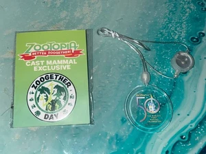 Disney World 50th Anniversary Earidescent Cast Member Lighted Necklace Bonus Pin - Picture 1 of 1