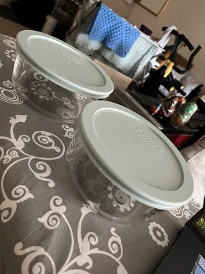 Juego de dos cuencos de almacenamiento de vidrio Pyrex de 4 tazas con tapas azul claro aguamarina Foto 1 de 4